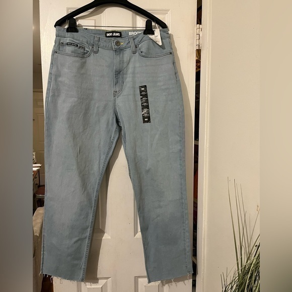 Dkny light blue denim high rise vintage Broome fit denim jeans. Comfort stretch! - Picture 1 of 8